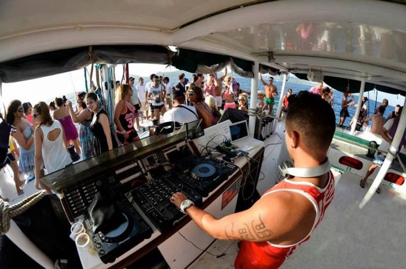 FIESTA EN CATAMARAN