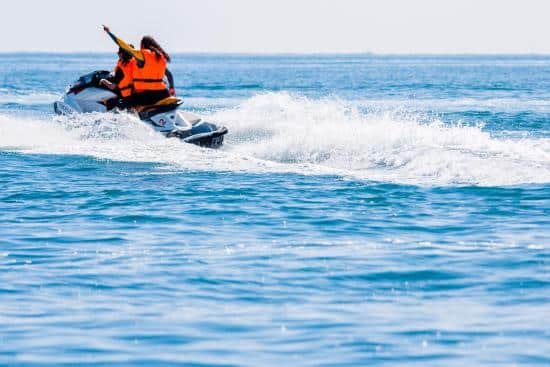 Motos de agua navegando por puebla
